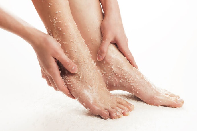 How to Properly Use a Body Scrub