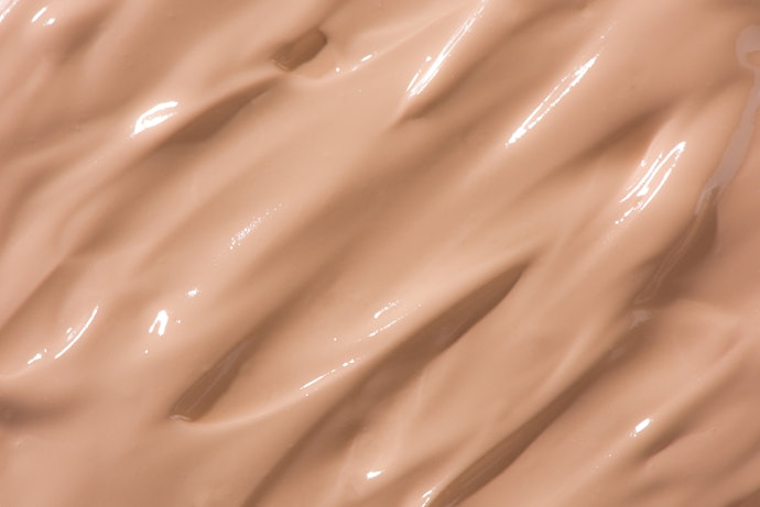 What is the Difference Between Cream Foundation and Liquid Foundation?
