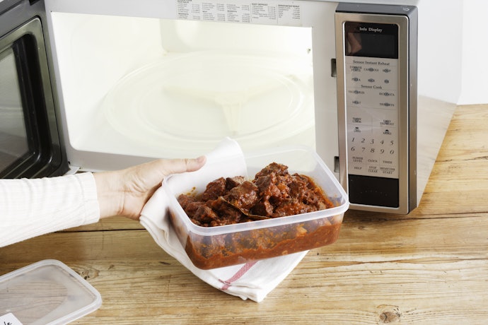 Why Use Microwavable Plastic Food Containers?