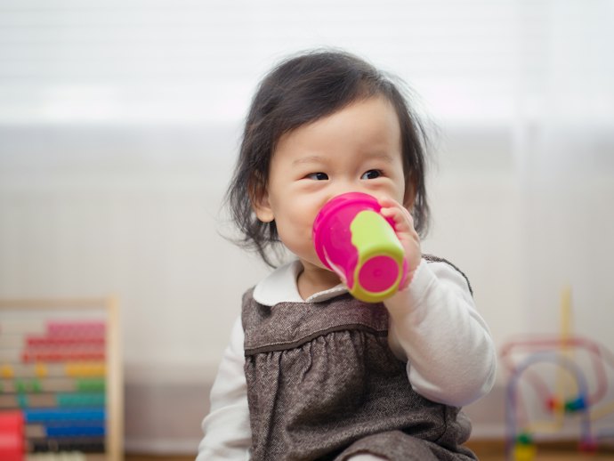 At What Age Should Babies Start Using a Training Cup?