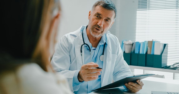 When Is It Better to Consult a Doctor Instead of Self-Medicating?