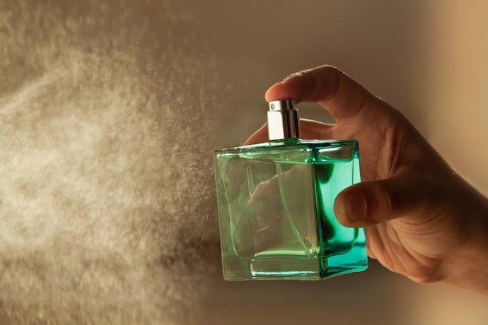 Longevity vs Projection: Why Some Perfumes Feel Stronger Than Others