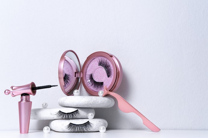 Are Magnetic Eyelashes Easy to Use?