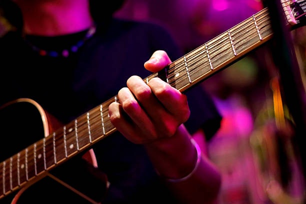 Acoustic vs Electric Guitar: What’s the Difference?