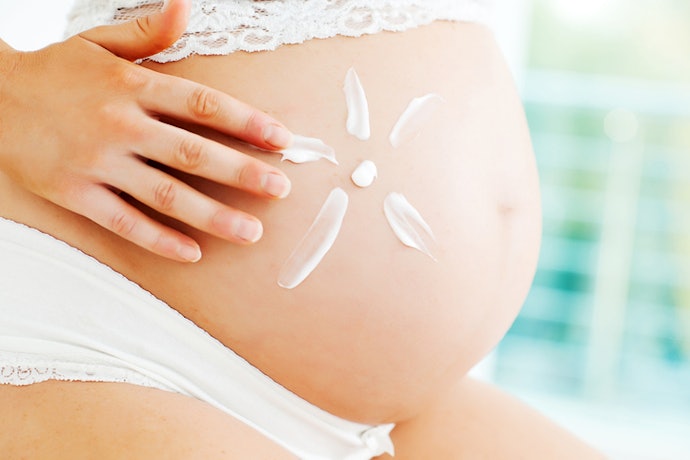 Is It Safe for Pregnant Women to Use Sunscreen?