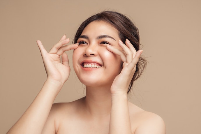 Does Sunscreen Under Makeup Cause Skin to Be Oilier?