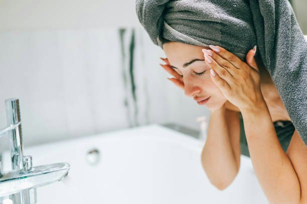 What Is a Salicylic Acid Cleanser and How Does It Work?