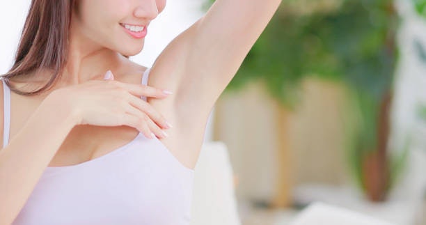 What’s the Difference Between Deodorants and Antiperspirants?