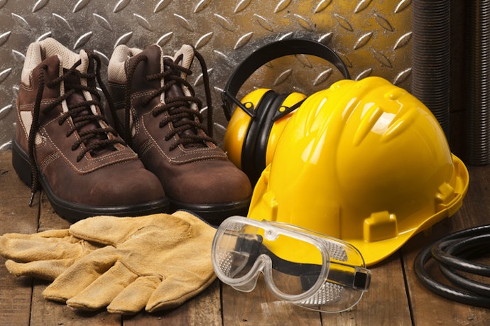 Benefits of Using Safety Shoes in the Workplace