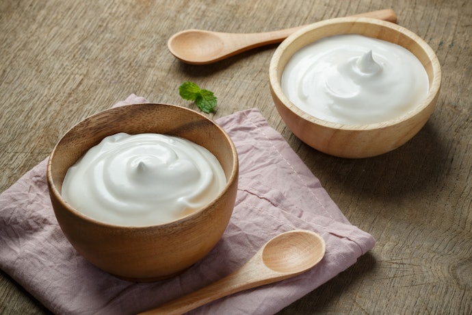 What Makes Plain Yogurt a Healthier Choice?