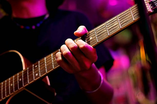 Acoustic vs Electric Guitar: What’s the Difference?