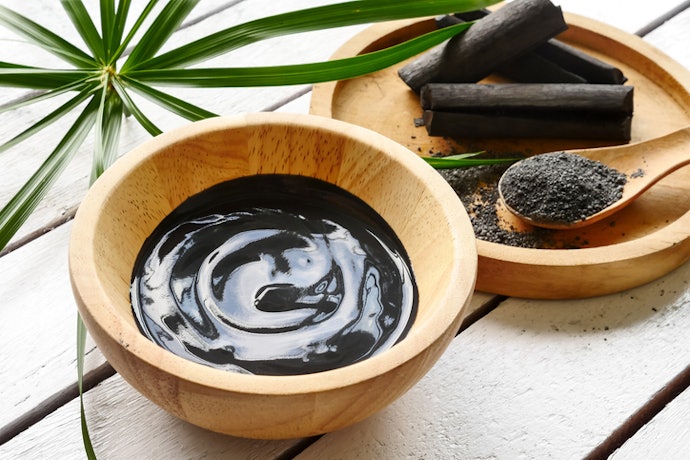 Understand How Activated Charcoal Works on the Skin