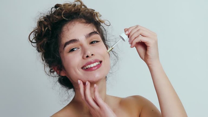 What Are the Benefits of Using Vitamin C Serum for Oily Skin?