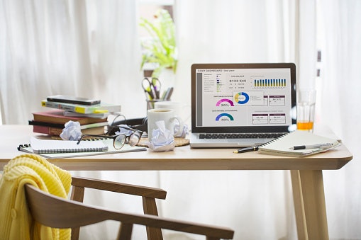 Benefits of Using a Laptop Table