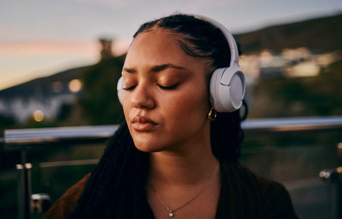 How Does Sony's Noise Cancellation and Sound Technology Set It Apart?