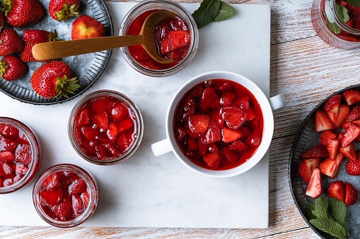 With Whole or Crushed Berries: Choose the Type of Jam That Matches Your Kitchen Needs