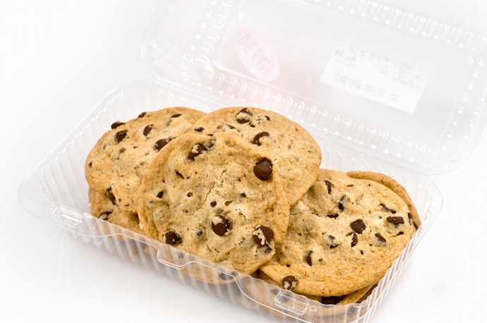 Check the Packaging to Ensure the Freshness of the Cookies