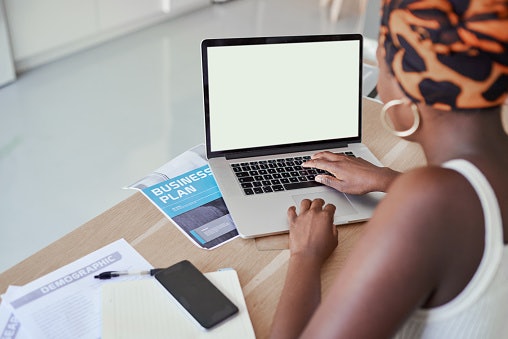 Opt for Grammar Checkers With Plug-Ins or Third-Party App Integrations for Your Convenience