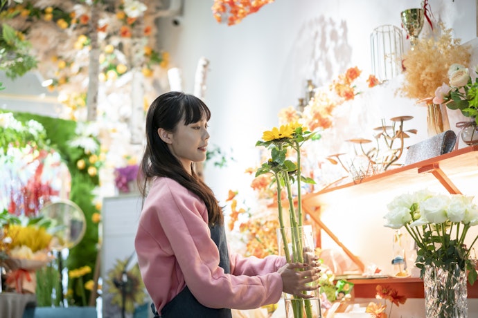 Take a Look at Fresh Flowers to Compare and Score Realistic Artificial Flowers