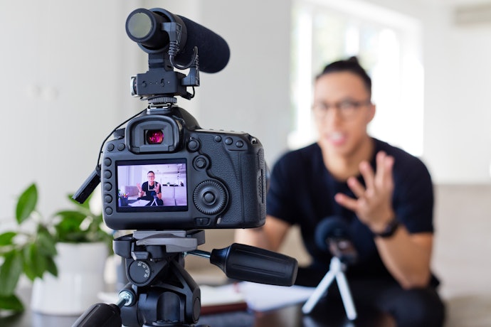 Opt for a DSLR With High-Definition Capabilities for Large-Scale Images and Videos