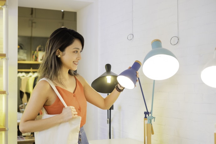 Inspect the Wattage of the Moon Lamp