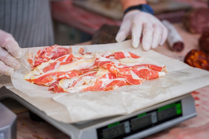 Decide on the Net Weight of the Pack of Bacon