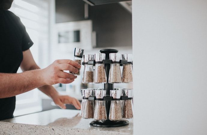 Check How Many Spice Jars or Bottles It Can Accommodate