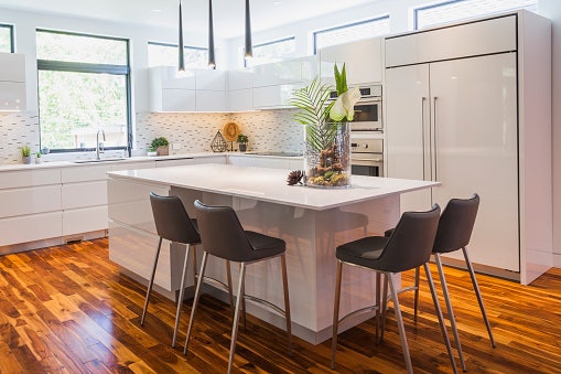 Choose Between Upholstered and Non-cushioned Bar Stools