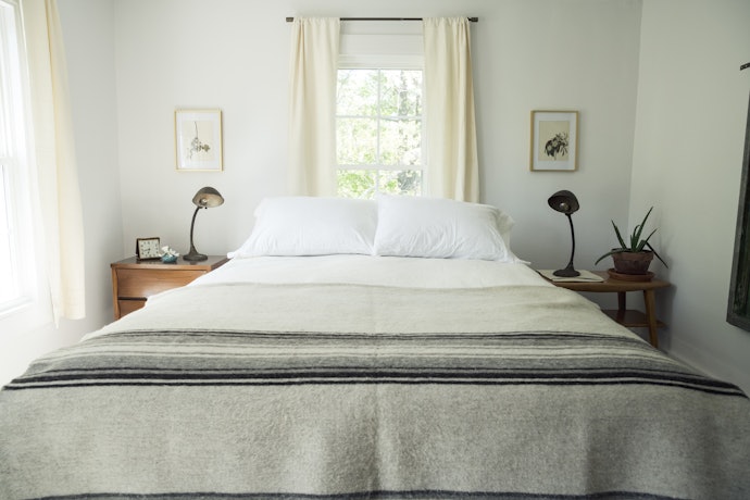Queen Size Bed for Parents With One Kid