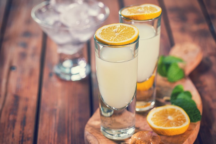 A Cheater’s Shot Glass Gives the Illusion of Drinking More