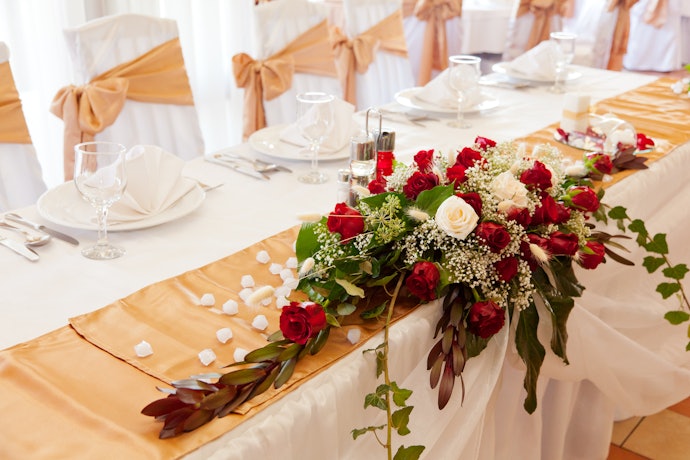 Soft and Shiny Fabrics for Formal Table Setups