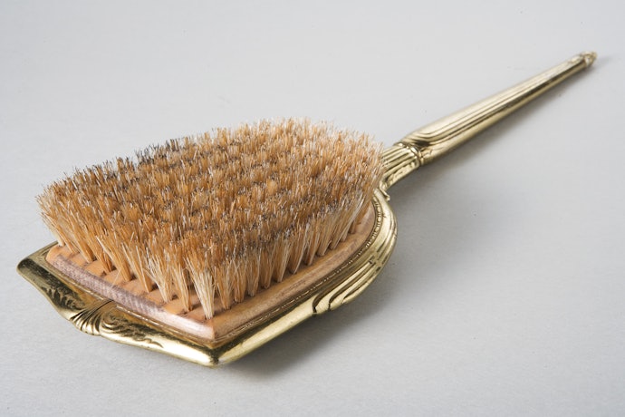 Copper Bristles Can Massage and Attract Dirt From Your Scalp