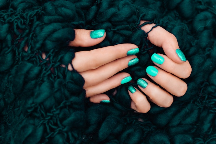 Morenas Can Pull Off Neon Colors Too