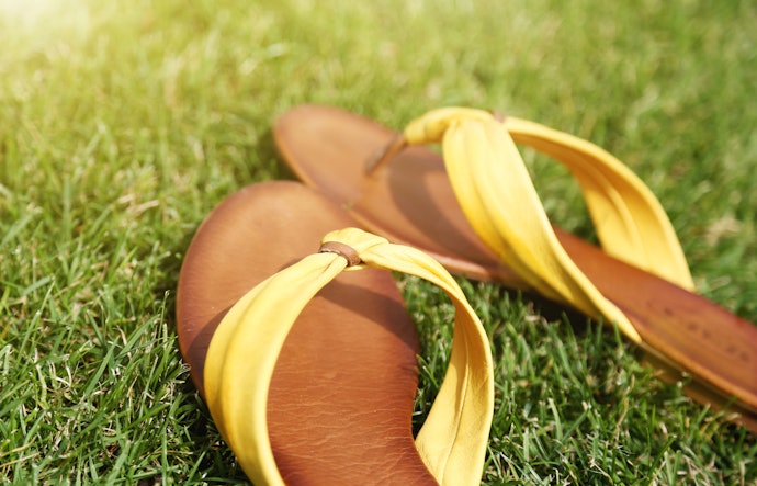 Flip-Flops With Wide Strap Helps You Walk Properly
