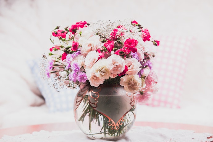 A Round Vase Adds More Emphasis to Your Flower Dome