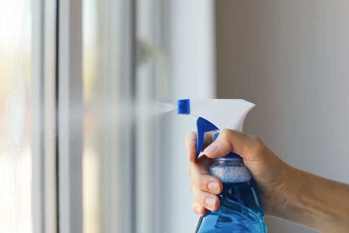 Need to Clean a Sizable Glass Surface? Get a Liquid Glass Cleaner