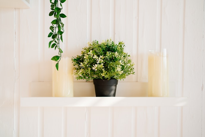 Plastic Shelves Can Complement Modern Homes