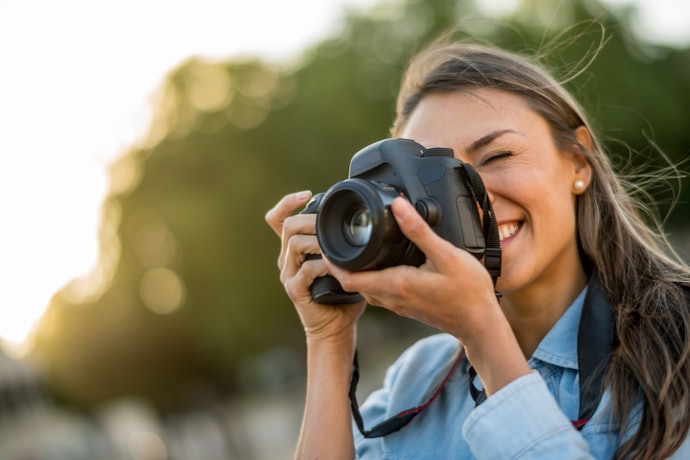 Viewfinders With a Large Frame Coverage Give a Wider View of the Subject