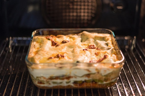 Glass Pans are Perfect for Acidic and Wet Foods