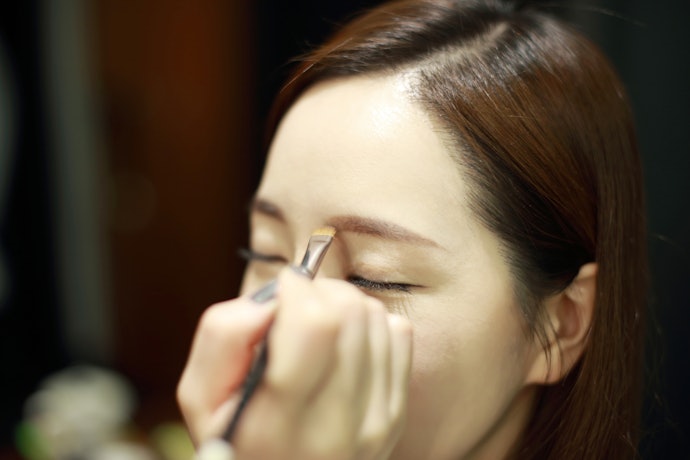 Create Fuller Brows With Wide Brushes