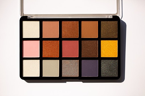Make Your Eyes Pop With an Eyeshadow Palette
