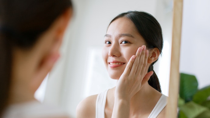 Combination Skin: Skin-Balancing Ingredients Like Niacinamide and Hyaluronic Acid