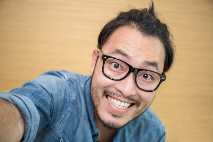 Choose Flat and Rectangular Lens for Faces With Round Features