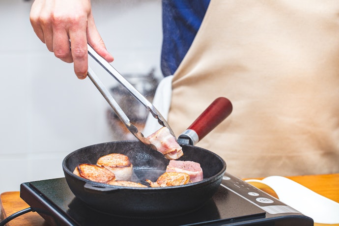 Metal Tongs for Sturdiness and Versatility