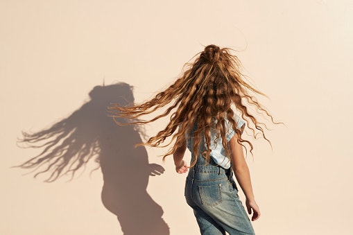 Opt for Moisturizing Serums if You Have Dry and Curly Hair