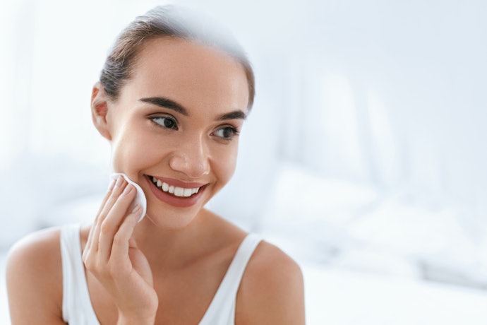 It Reduces the Appearance of the Pores and Balances Your Skin's pH Level