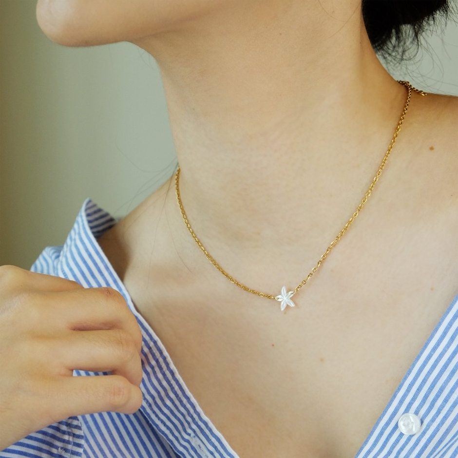 Lily Jewelry's Una Santan Necklace in Ivory Translation missing: en-PH.activerecord.decorators.item_part_image/alt