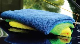 Microfiber Clean & Shine Drying Towel 2