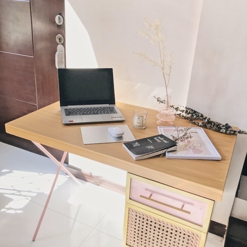 Robin Desk 4