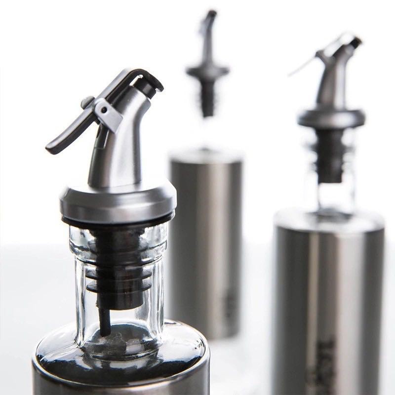 Clear Glass Sauce Dispenser 2